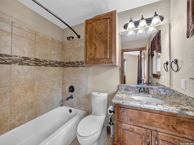 911 STONEY RIDGE RD, Bulverde, TX 78163