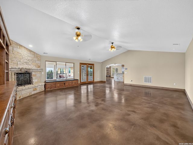 911 STONEY RIDGE RD, Bulverde, TX 78163