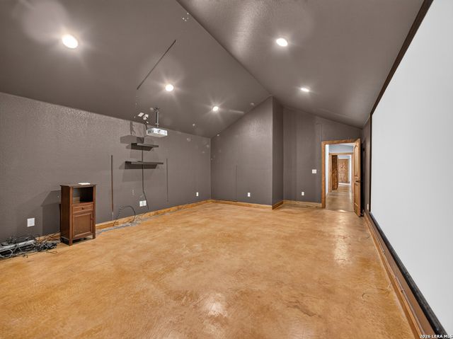 911 STONEY RIDGE RD, Bulverde, TX 78163