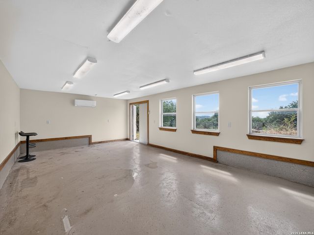 911 STONEY RIDGE RD, Bulverde, TX 78163