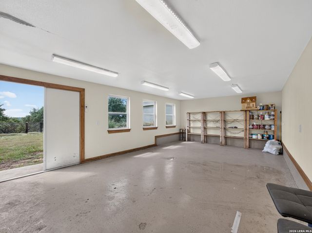 911 STONEY RIDGE RD, Bulverde, TX 78163