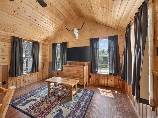 911 STONEY RIDGE RD, Bulverde, TX 78163