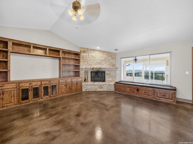 911 STONEY RIDGE RD, Bulverde, TX 78163