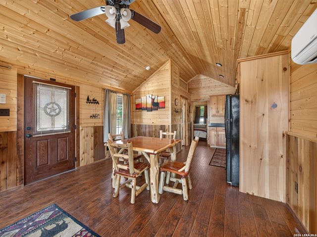 911 STONEY RIDGE RD, Bulverde, TX 78163