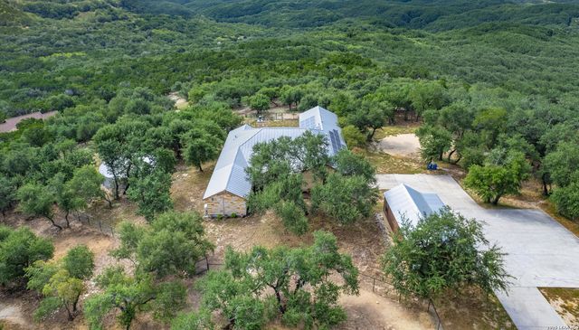 911 STONEY RIDGE RD, Bulverde, TX 78163