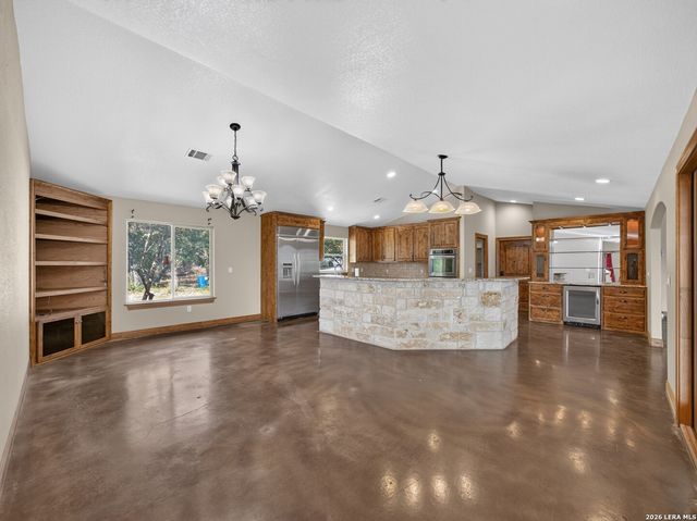 911 STONEY RIDGE RD, Bulverde, TX 78163