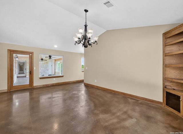 911 STONEY RIDGE RD, Bulverde, TX 78163