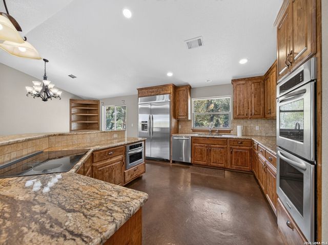 911 STONEY RIDGE RD, Bulverde, TX 78163
