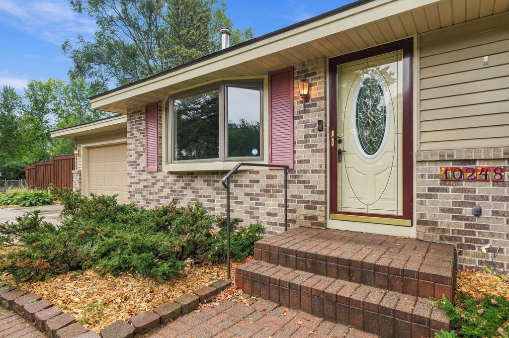 10248 Washburn Circle S, Bloomington, MN 55431 — photo 2