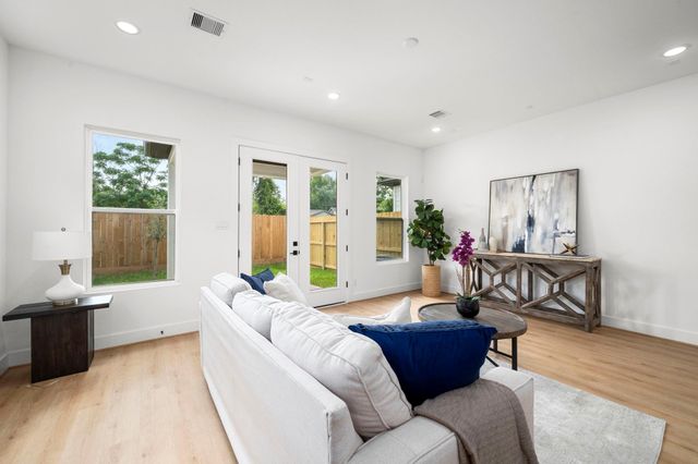 5514 Hardy Street, Houston, TX 77009