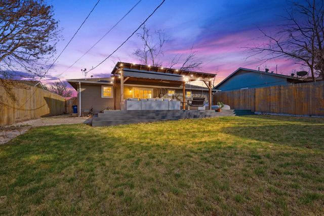 2612 Little John LN, Austin, TX 78704