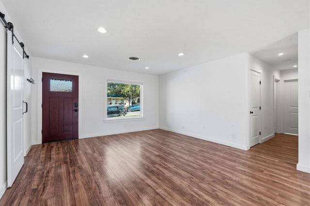 2612 Little John LN, Austin, TX 78704