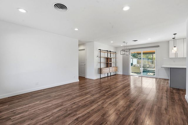 2612 Little John LN, Austin, TX 78704