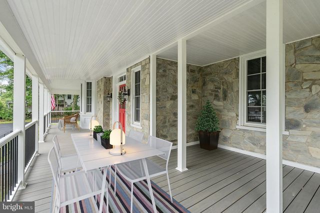 105 E WASHINGTON ST, Remington, VA 22734