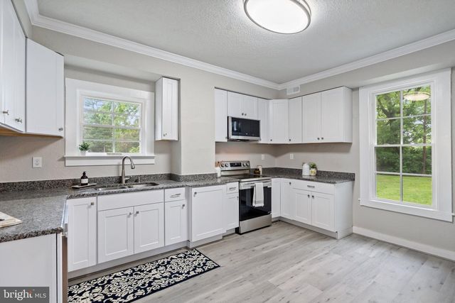 105 E WASHINGTON ST, Remington, VA 22734