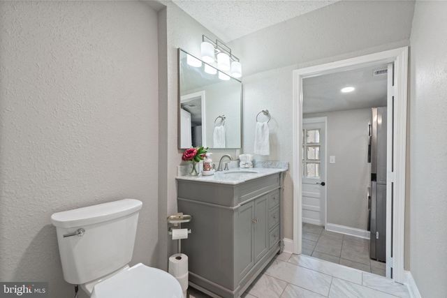 105 E WASHINGTON ST, Remington, VA 22734