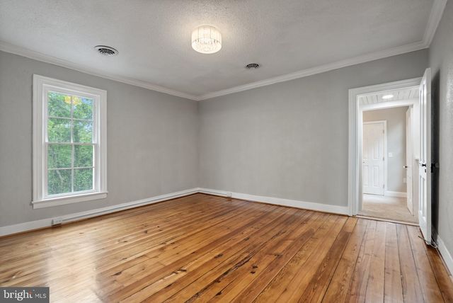 105 E WASHINGTON ST, Remington, VA 22734
