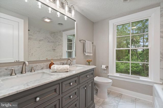 105 E WASHINGTON ST, Remington, VA 22734