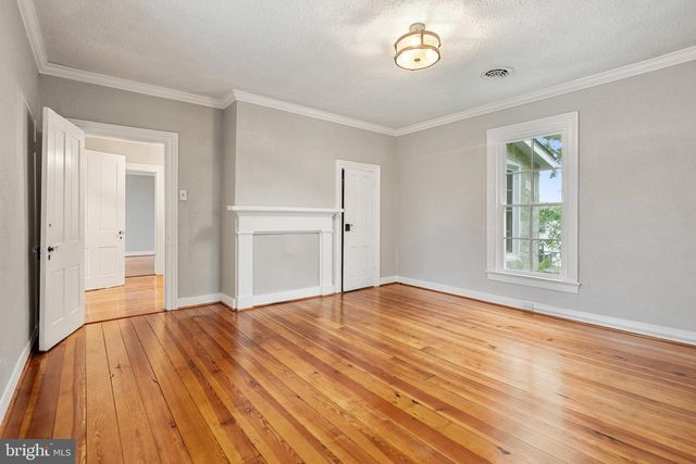 105 E WASHINGTON ST, Remington, VA 22734