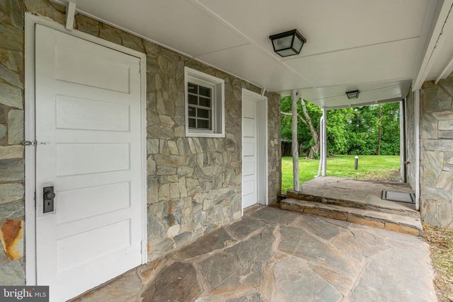 105 E WASHINGTON ST, Remington, VA 22734