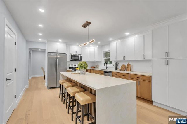 76 Point View Parkway, Wayne, NJ 07470