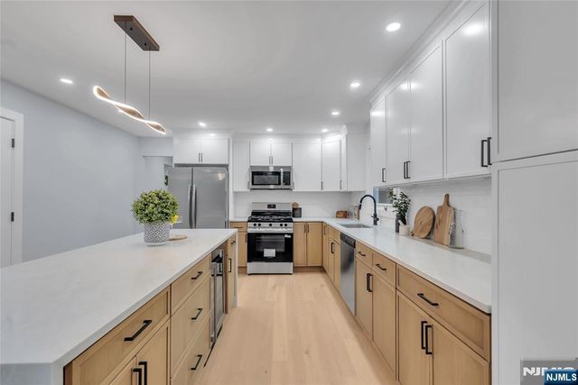 76 Point View Parkway, Wayne, NJ 07470