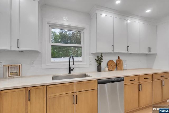76 Point View Parkway, Wayne, NJ 07470