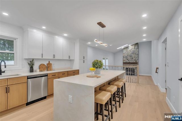 76 Point View Parkway, Wayne, NJ 07470