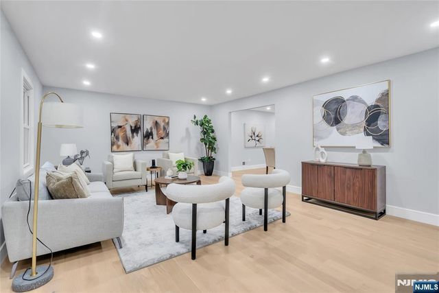 76 Point View Parkway, Wayne, NJ 07470