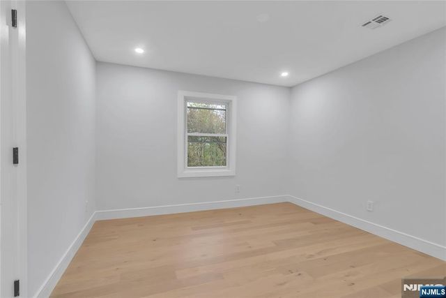 76 Point View Parkway, Wayne, NJ 07470