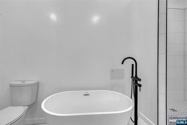 76 Point View Parkway, Wayne, NJ 07470