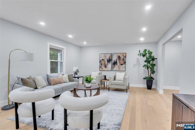 76 Point View Parkway, Wayne, NJ 07470