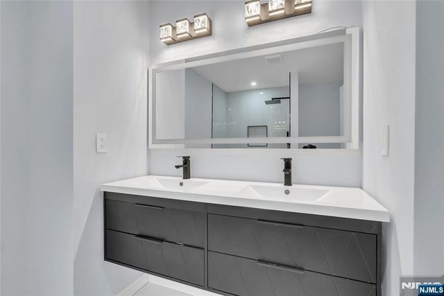 76 Point View Parkway, Wayne, NJ 07470