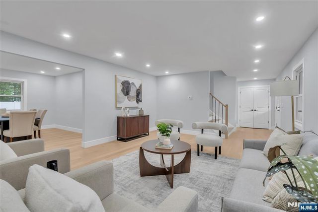 76 Point View Parkway, Wayne, NJ 07470