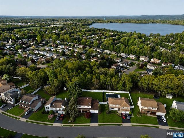 76 Point View Parkway, Wayne, NJ 07470