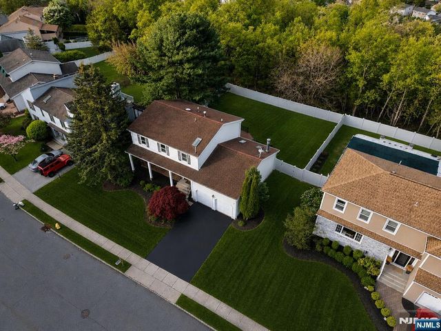 76 Point View Parkway, Wayne, NJ 07470