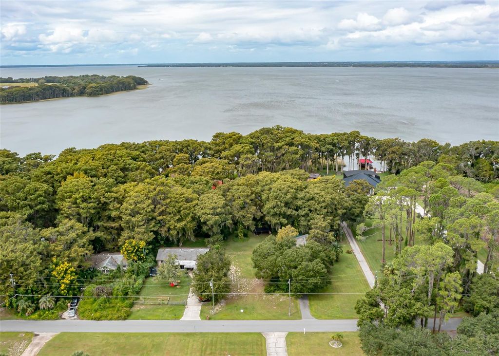 COVE ROAD, Tavares, FL 32778