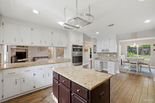 1131 Northbrook Dr, Pensacola, FL 32504