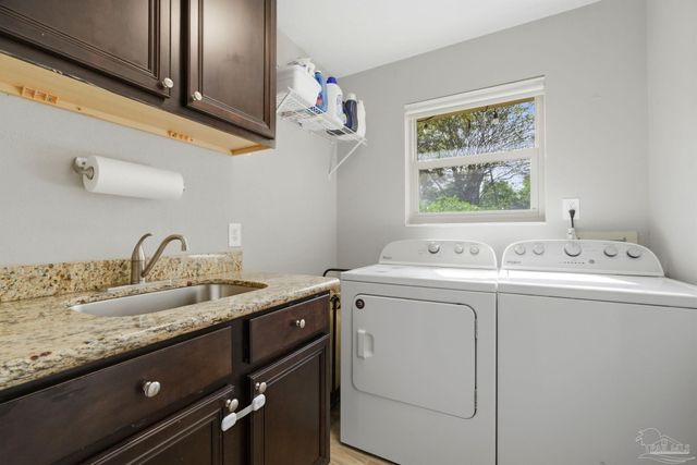 1131 Northbrook Dr, Pensacola, FL 32504