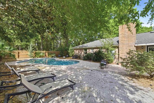 1131 Northbrook Dr, Pensacola, FL 32504