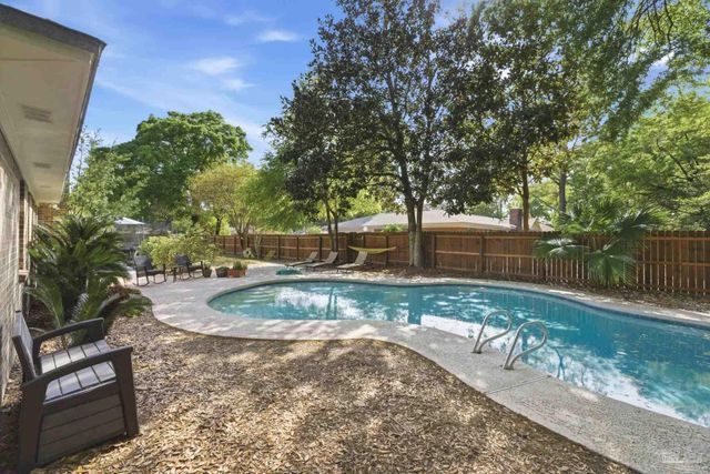 1131 Northbrook Dr, Pensacola, FL 32504