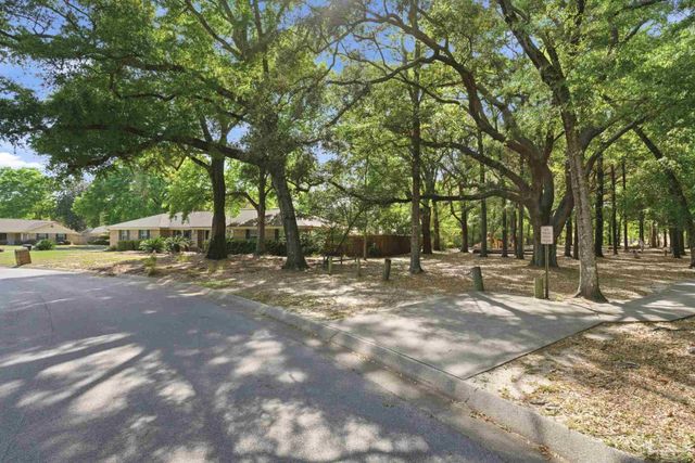 1131 Northbrook Dr, Pensacola, FL 32504