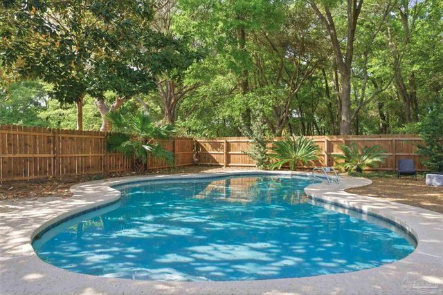 1131 Northbrook Dr, Pensacola, FL 32504