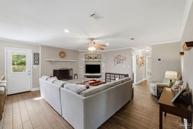 1131 Northbrook Dr, Pensacola, FL 32504