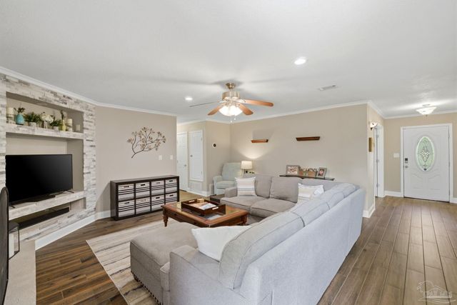 1131 Northbrook Dr, Pensacola, FL 32504