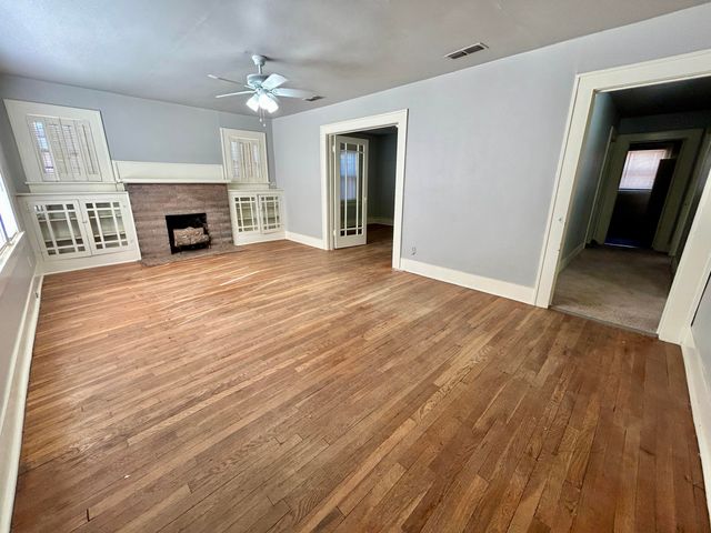 2122 16th Street, Front, Lubbock, TX 79401