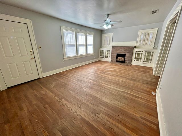 2122 16th Street, Front, Lubbock, TX 79401