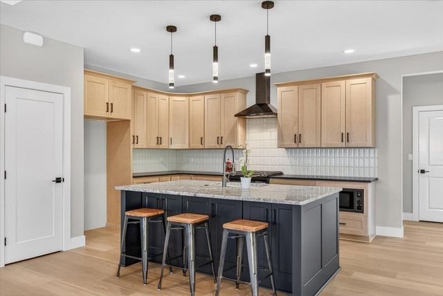 3304 Tree Top Drive, Medford, OR 97504