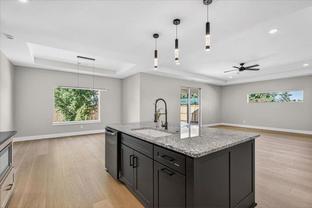 3304 Tree Top Drive, Medford, OR 97504