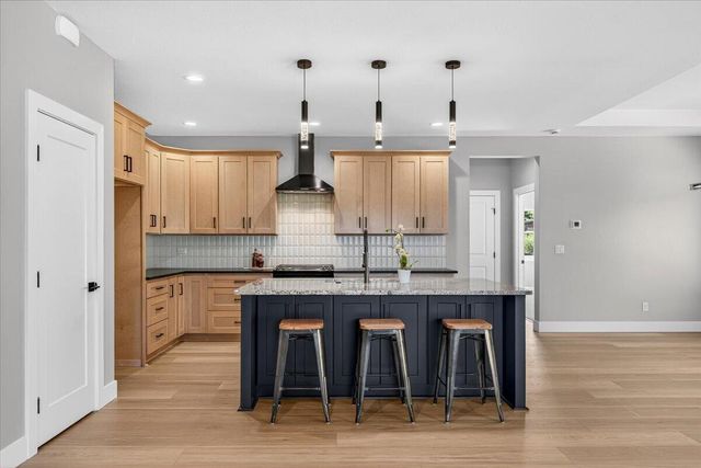 3304 Tree Top Drive, Medford, OR 97504